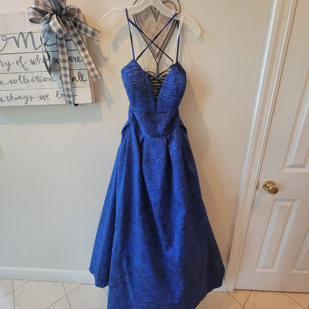 Jules & Cleo A-line V-neck Prom Dress